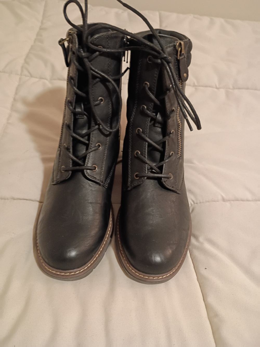 White Mountain Tappy Lug Sole Combat Boots Black Like New